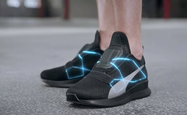 Sneaker dengan Sentuhan Teknologi Futuristik